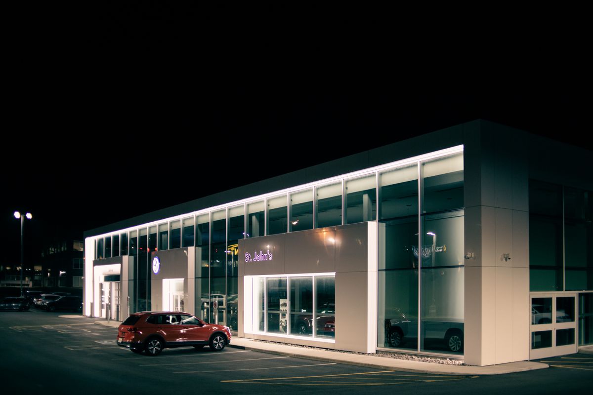 Oto Merkez Yeşil — showroom