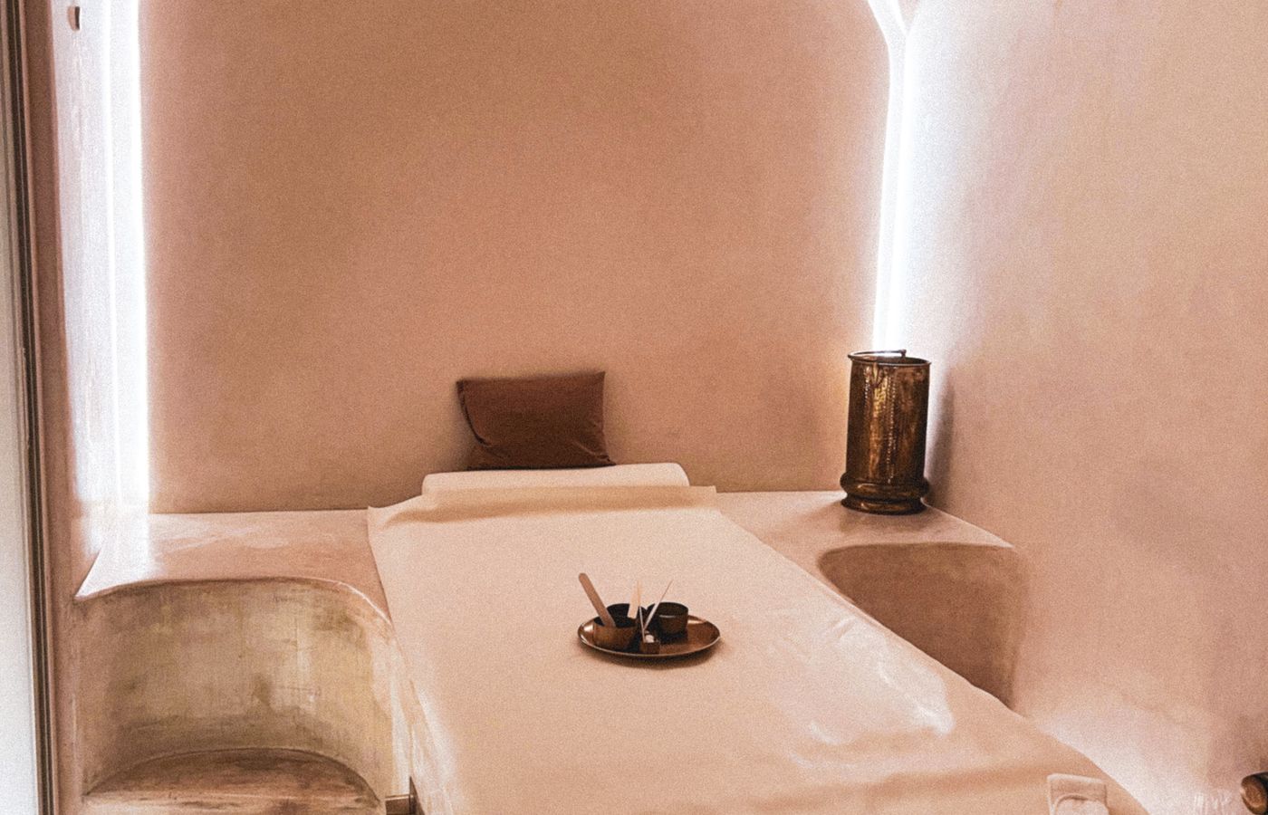 Nilufer Adacayi — dingin spa ortamı